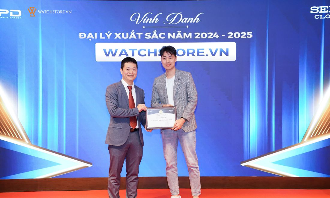 Đại diện WatchStore.vn nhận danh hiệu Đại lý Xuất sắc Seiko tại lễ vinh danh