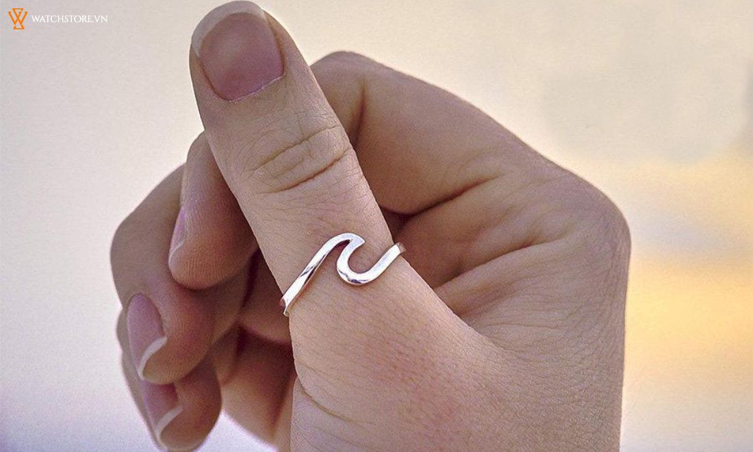 Ý nghĩa đeo nhẫn ngón tay cái