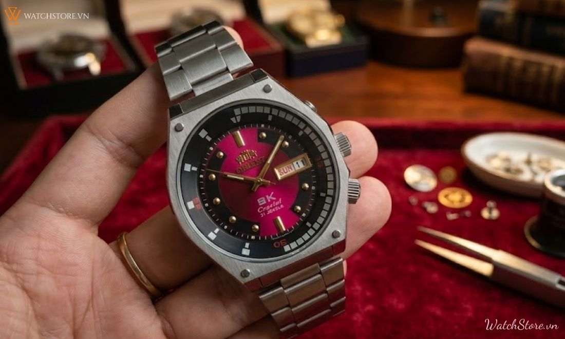 Cách nhận biết đồng hồ SK 1970 thật và giả, khác gì với bản 2019? - ảnh 2