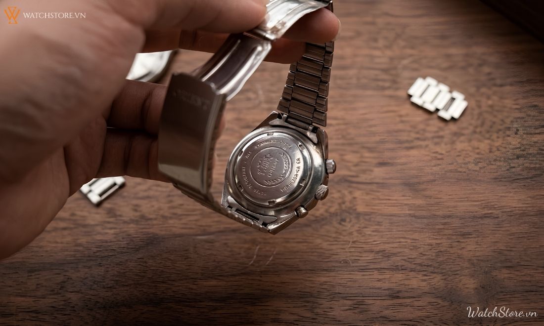 Cách nhận biết đồng hồ SK 1970 thật và giả, khác gì với bản 2019? - ảnh 3