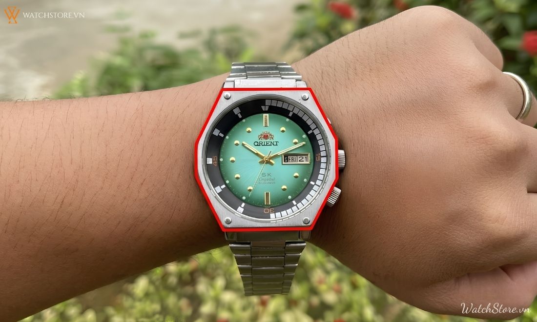 Cách nhận biết đồng hồ SK 1970 thật và giả, khác gì với bản 2019? - ảnh 4