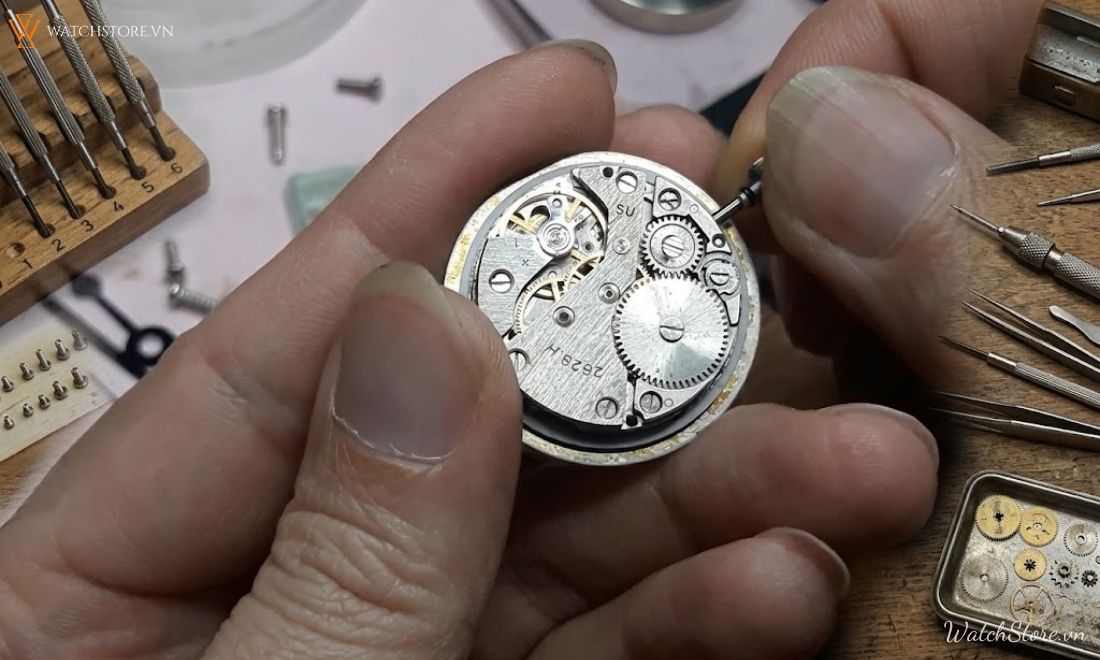 Cách xả cót đồng hồ cơ đeo tay an toàn: 90% người dùng làm sai - ảnh 3