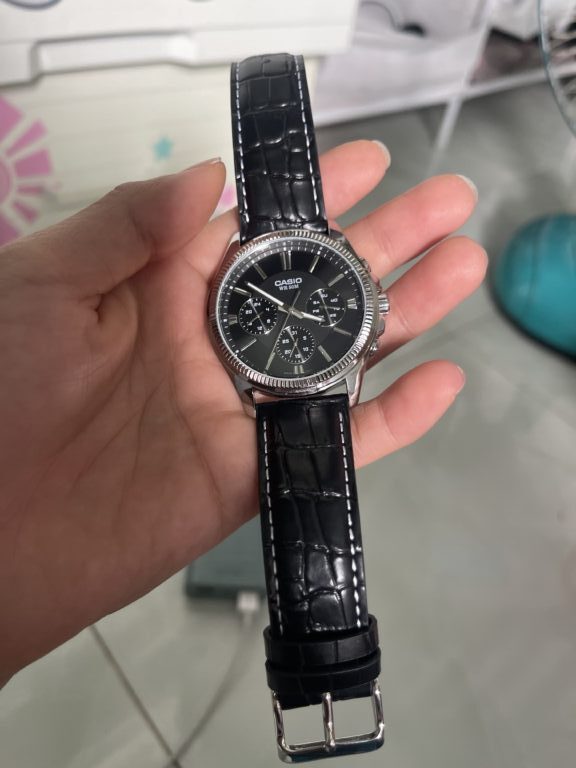 Le Thi Nhu Huynh Danh Gia Dong Ho Dep Nhung Ma Rotated